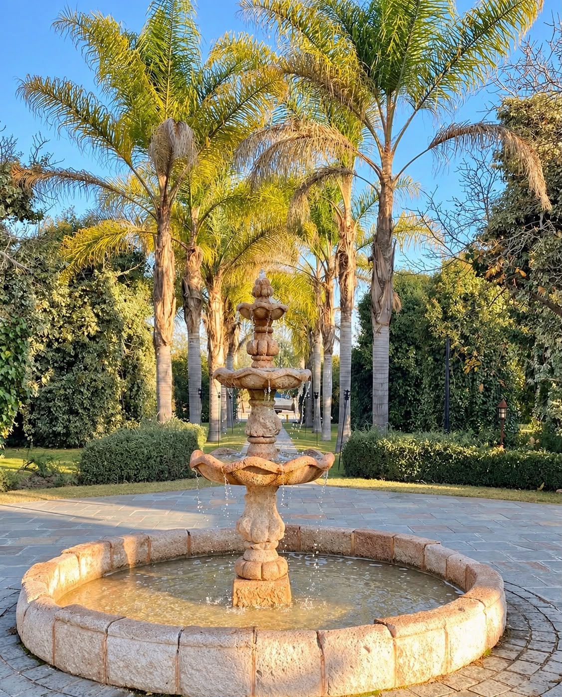 Fuente colonial en el parque